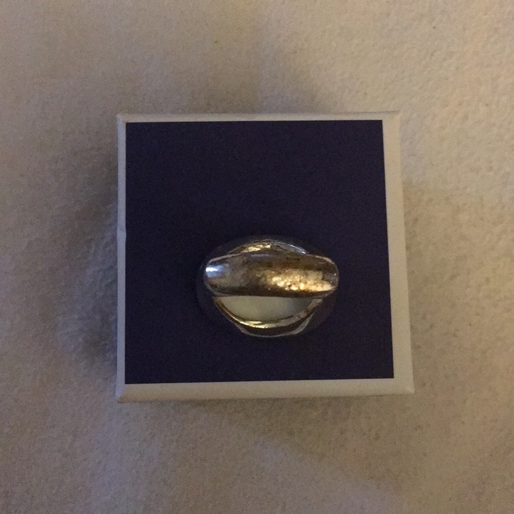 White Jade ring - Picture 2 of 3
